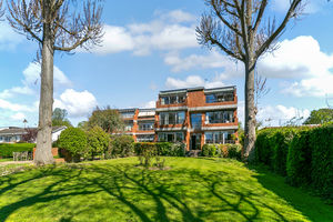 Riverholme, Hampton Court Road, East Molesey- click for photo gallery